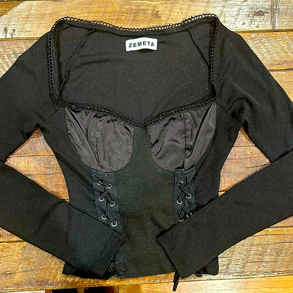 Black top! By Zemeta